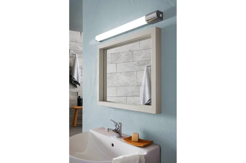 Spejlbelysning Eglo Tragacete 1 med Stik - Hvid/Sølv/Krom - Belysning - Badeværelsesbelysning