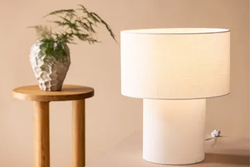 Globia Bordlampe 40 cm - Beige - Belysning - Lamper & indendørsbelysning - Sengelampe - Sengelampe bord