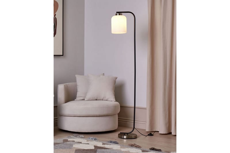Skyrla Gulvlampe 150 cm - Sort/Hvid - Belysning - Lamper & indendørsbelysning - Soveværelse lampe