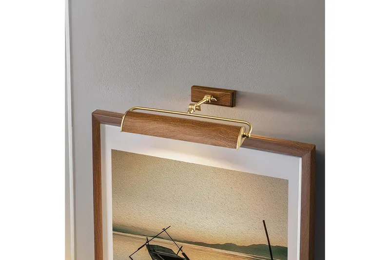 Billedlys Elstead Lighting Winchfield 445x127x318 mm, Aldret messing og eg effekt - 445x127x318 mm, Aldret messing og eg effekt - Belysning - Lamper & indendørsbelysning - Væglampe