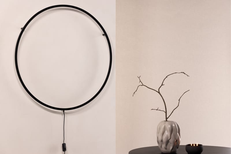 Sörmjöle x Josefin Lustig Væglampe 100 cm - Sort - Belysning - Lamper & indendørsbelysning - Væglampe - Vægplafond