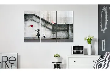 Billede Girl With A Balloon By Banksy 90x60 - Artgeist sp. z o. o. - Boligtilbehør - Billeder & kunst - Billeder på lærred