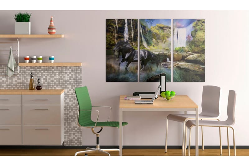 Billede Hest på den himmelblå vandfald baggrund 90x60, Artgeist sp. z o. o.