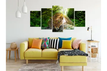Billede Leopard Lying 5 Parts Wide Green 100x50 - Artgeist sp. z o. o. - Boligtilbehør - Billeder & kunst - Billeder på lærred