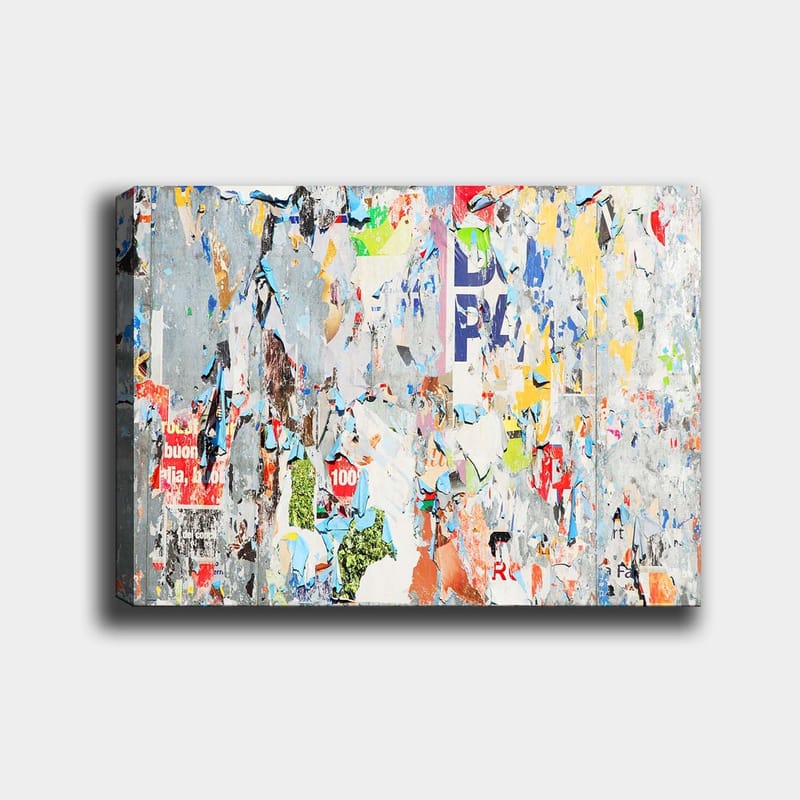 Lærred 70x100 cm - Abstrakt komposition af farverige, slidte plakater og klistermærker, der skaber en dynamisk og tekstureret overflade - Grå / Blå / Orange - Boligtilbehør - Billeder & kunst - Billeder på lærred