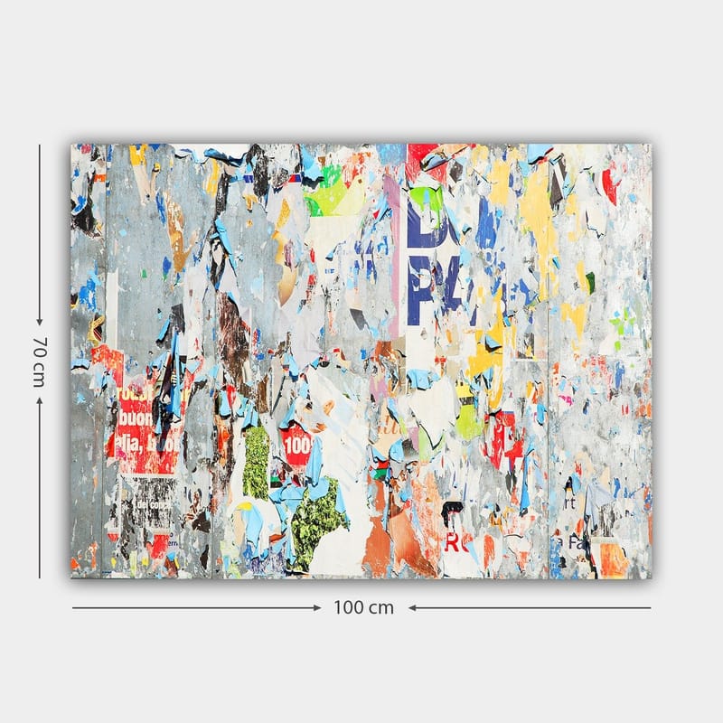 Lærred 70x100 cm - Abstrakt komposition af farverige, slidte plakater og klistermærker, der skaber en dynamisk og tekstureret overflade - Grå / Blå / Orange - Boligtilbehør - Billeder & kunst - Billeder på lærred