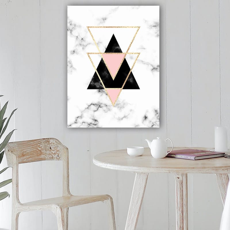 Lærred 70x100 cm - Abstrakt komposition af trekanter i forskellige farver og former - Sort / Pink / Guld - Boligtilbehør - Billeder & kunst - Billeder på lærred
