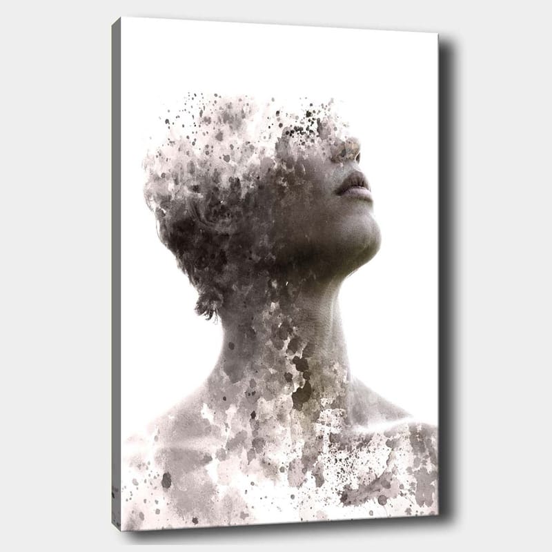Lærred 70x100 cm - Abstrakt portræt af en person, hvor ansigtet gradvist forsvinder i en tåge af farver og former, Grå / Sort / Hvid