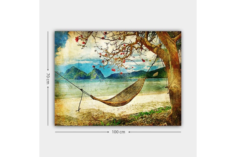 Lærred 70x100 cm - Afslappende hængekøje hængende mellem trægrene på en smuk strand med fjerne bjerge i baggrunden - Grøn / Brun / Blå - Boligtilbehør - Billeder & kunst - Billeder på lærred