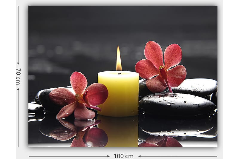 Lærred 70x100 cm - Afslappende komposition med en tændt stearinlyslanterne, sorte sten og lyserøde blomster - Gul / Lyserød / Sort - Boligtilbehør - Billeder & kunst - Billeder på lærred