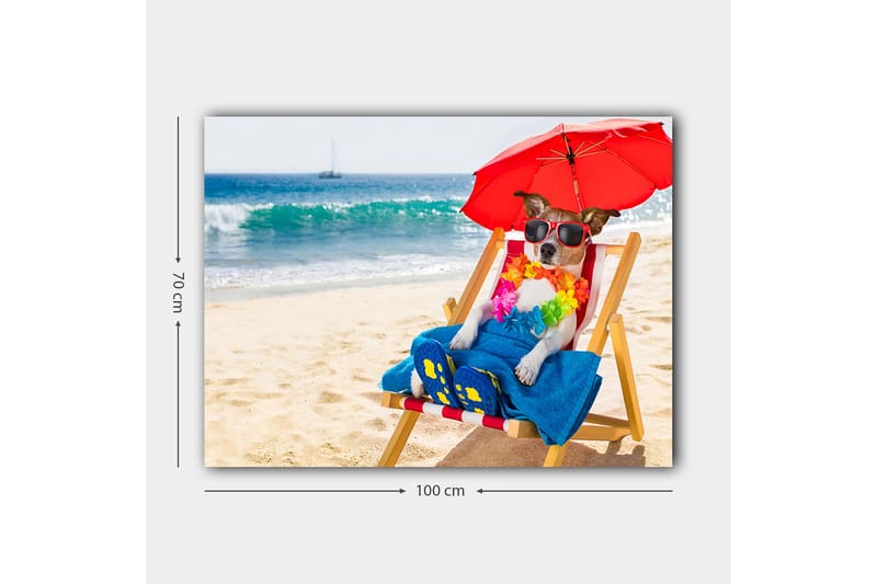 Lærred 70x100 cm - Afslappet hund nyder solen på en strandstol under en parasol - Rød / Blå / Gul - Boligtilbehør - Billeder & kunst - Billeder på lærred