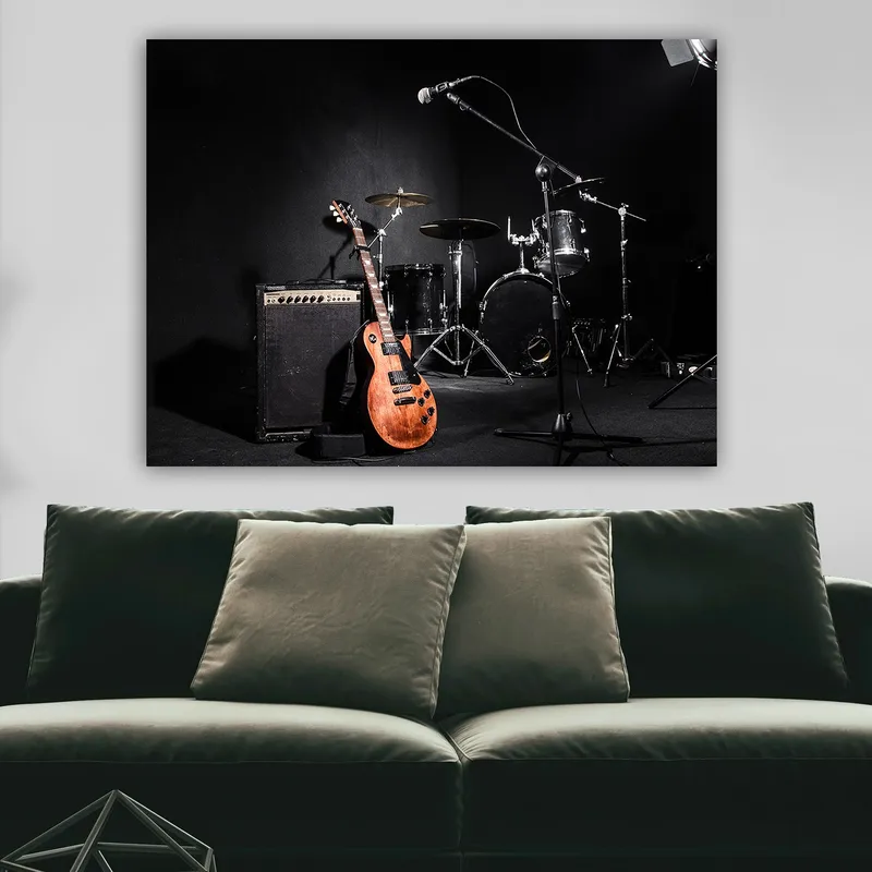 Lærred 70x100 cm - Akustisk guitar og trommer i et musikstudie - Brun / Sort / Sølv - Boligtilbehør - Billeder & kunst - Billeder på lærred