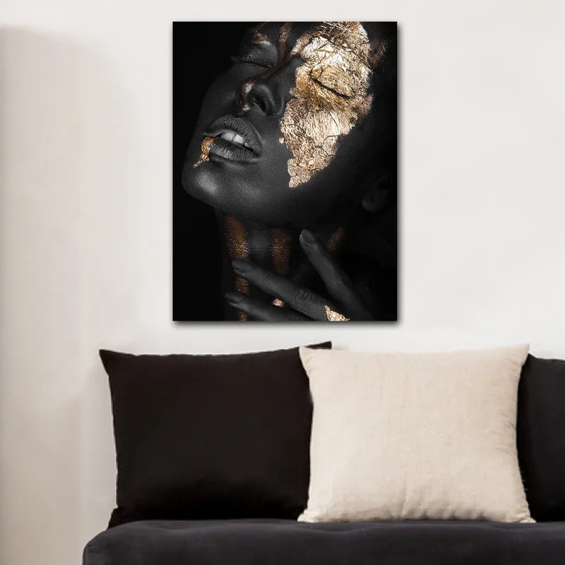 Lærred 70x100 cm - Ansigtsportræt med bladguld, der fremhæver ansigtets konturer og udtryk - Sort / Guld - Boligtilbehør - Billeder & kunst - Billeder på lærred