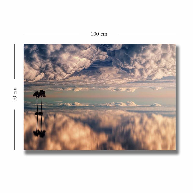Lærred 70x100 cm - Atmosfærisk landskabsmaleri med palmer spejlet i en drømmeagtig himmel fyldt med skyer - Blå / Beige / Hvid - Boligtilbehør - Billeder & kunst - Billeder på lærred