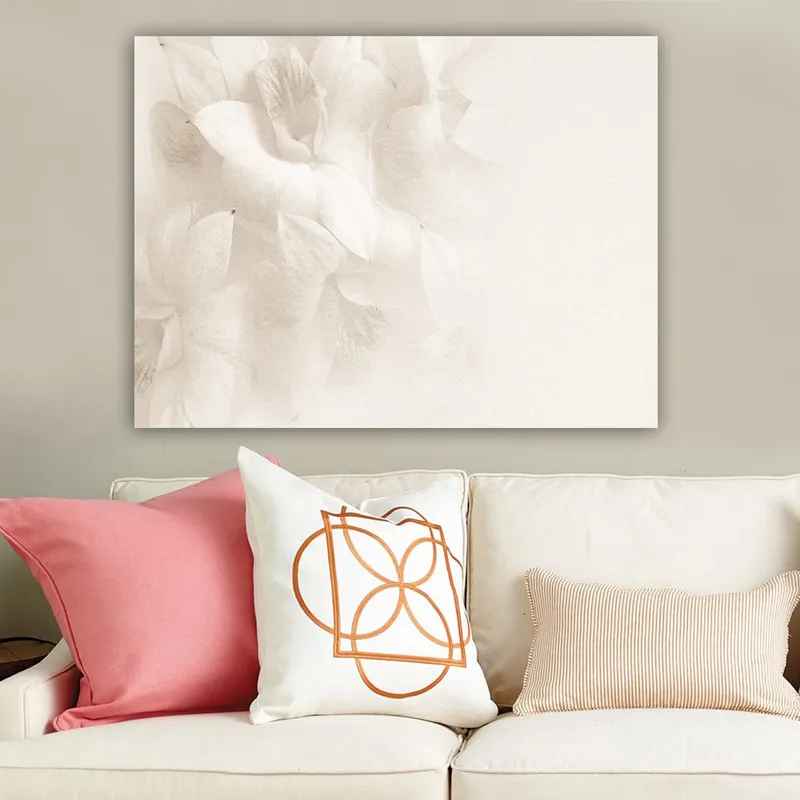 Lærred 70x100 cm - Bløde blomster i diskrete hvide nuancer - Hvid / Lys beige - Boligtilbehør - Billeder & kunst - Billeder på lærred