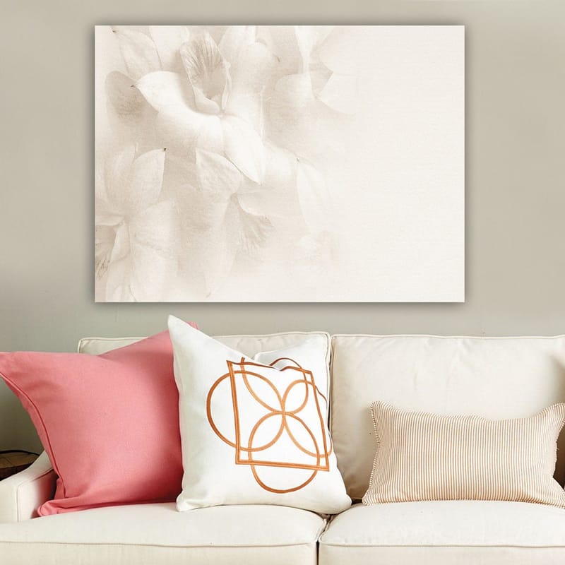 Lærred 70x100 cm - Bløde blomster i diskrete hvide nuancer - Hvid / Lys beige - Boligtilbehør - Billeder & kunst - Billeder på lærred