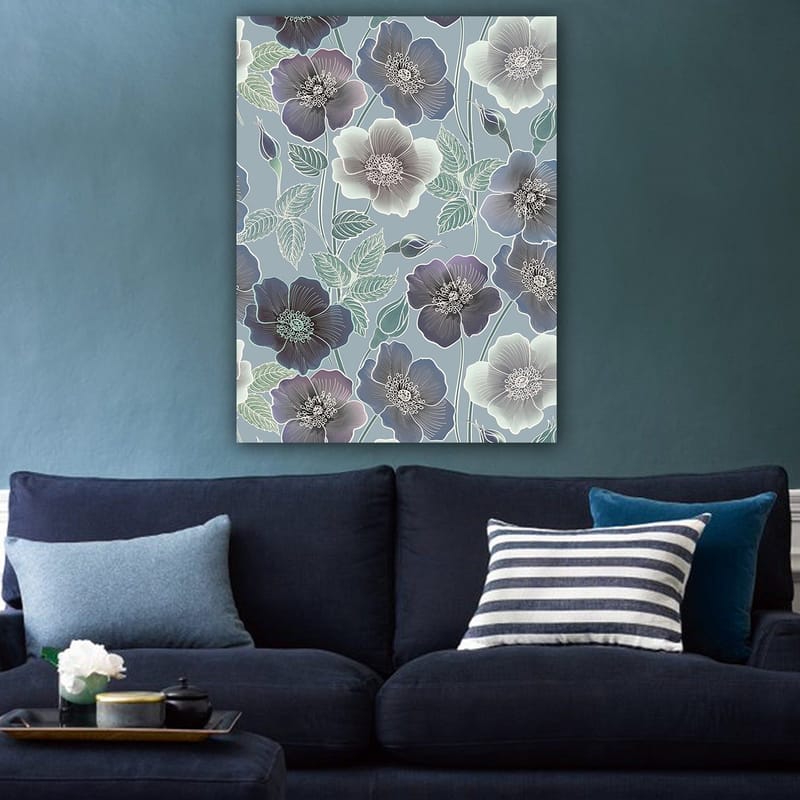 Lærred 70x100 cm - Blomster i forskellige nuancer af blå og lilla med detaljeret bladværk - Mørkeblå / Lyseblå / Lilla - Boligtilbehør - Billeder & kunst - Billeder på lærred