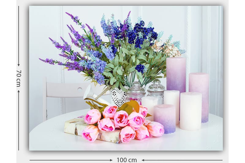 Lærred 70x100 cm - Blomsterarrangement med lyserøde roser og lilla blomster i en hvid vase - Lyserød / Lilla / Grøn - Boligtilbehør - Billeder & kunst - Billeder på lærred