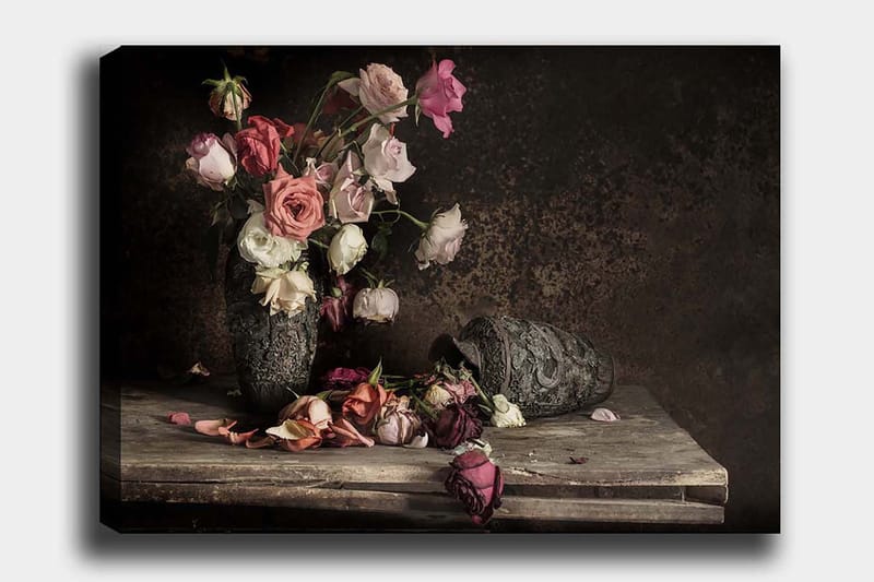 Lærred 70x100 cm - Buket farverige roser i en dekorativ vase, med nogle blomster, der er faldet uden for vasen, Lyserød / Hvid / Mørkerød