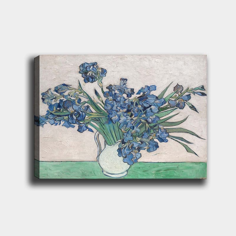 Lærred 70x100 cm - Buket irisblomster i en hvid vase, Blå / Grøn
