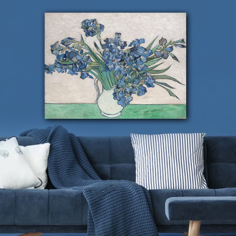 Lærred 70x100 cm - Buket irisblomster i en hvid vase - Blå / Grøn - Boligtilbehør - Billeder & kunst - Billeder på lærred