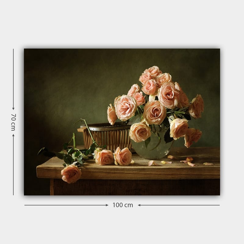 Lærred 70x100 cm - Buket lyserøde roser i en glasvase på et træbord - Lys pink / Grøn / Brun - Boligtilbehør - Billeder & kunst - Billeder på lærred