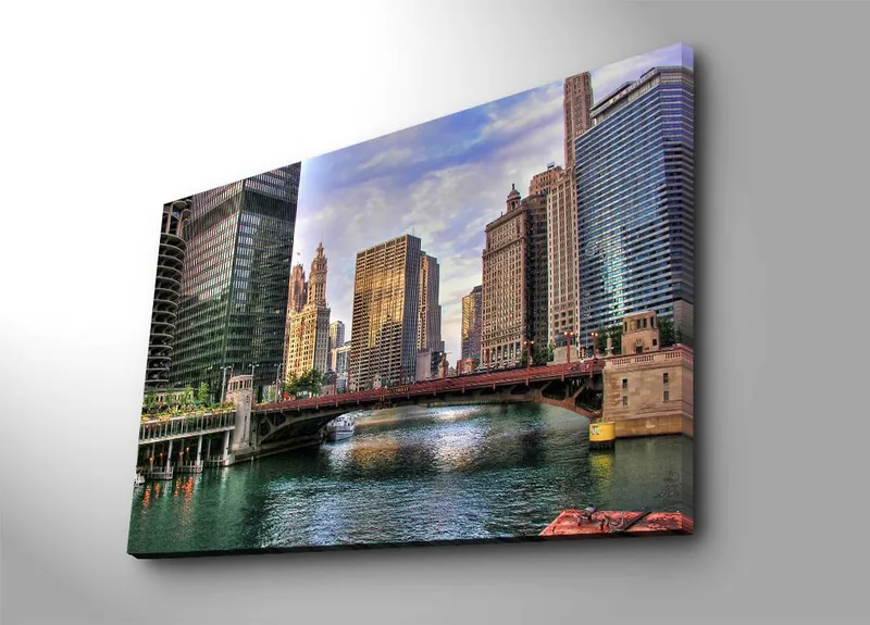 Lærred 70x100 cm - Byens skyline med moderne skyskrabere og en bro over en vandvej, Blå / Grøn / Beige