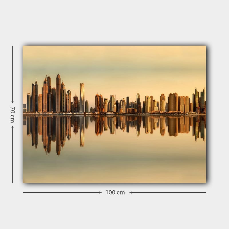Lærred 70x100 cm - Byens skyline med moderne skyskrabere spejlet i vandet ved solnedgang - Guld / Orange / Beige - Boligtilbehør - Billeder & kunst - Billeder på lærred