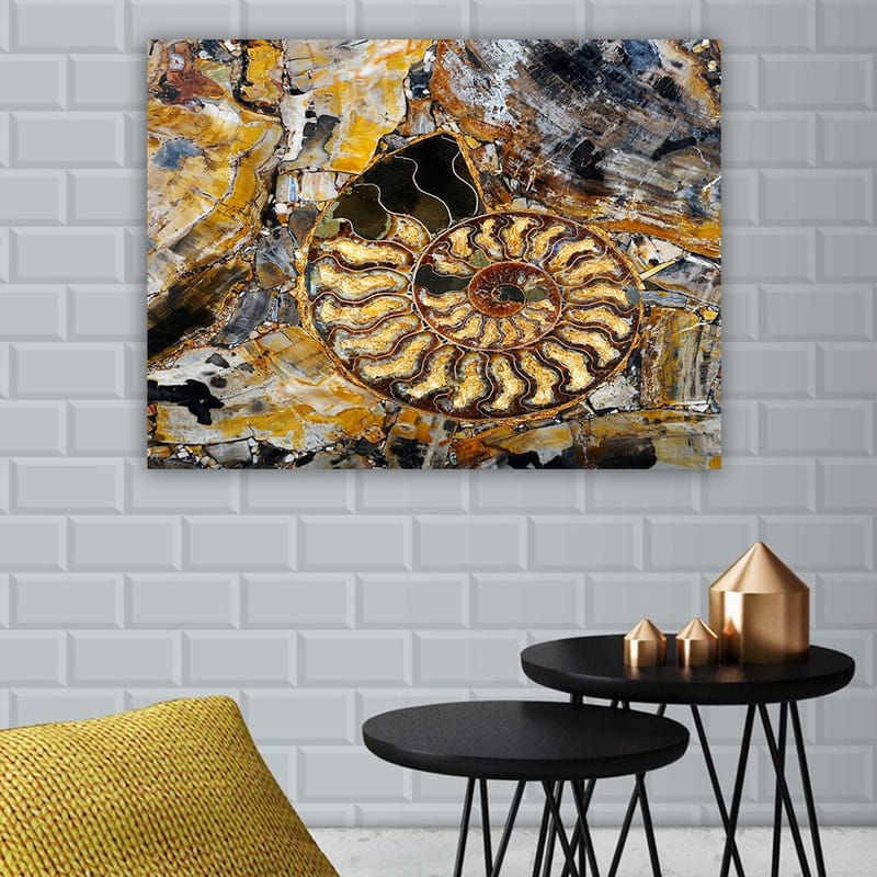 Lærred 70x100 cm - Detaljeret afbildning af en snegl med spiralstruktur - Guld / Brun / Sort - Boligtilbehør - Billeder & kunst - Billeder på lærred