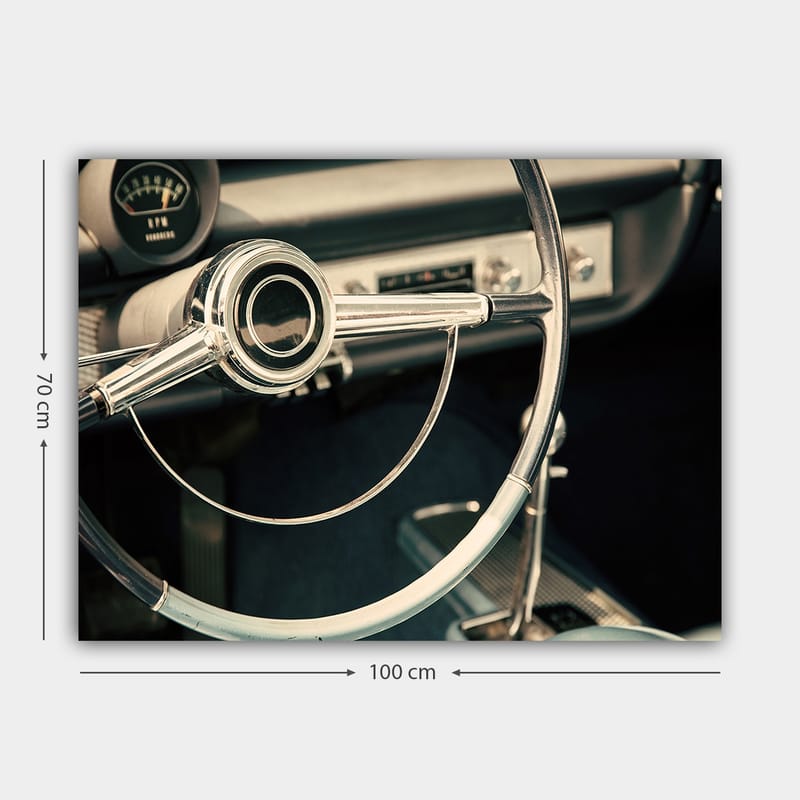 Lærred 70x100 cm - Detaljeret nærbillede af et klassisk bilrat designet med elegante linjer og forkromede overflader - Krom / Hvid / Sort - Boligtilbehør - Billeder & kunst - Billeder på lærred