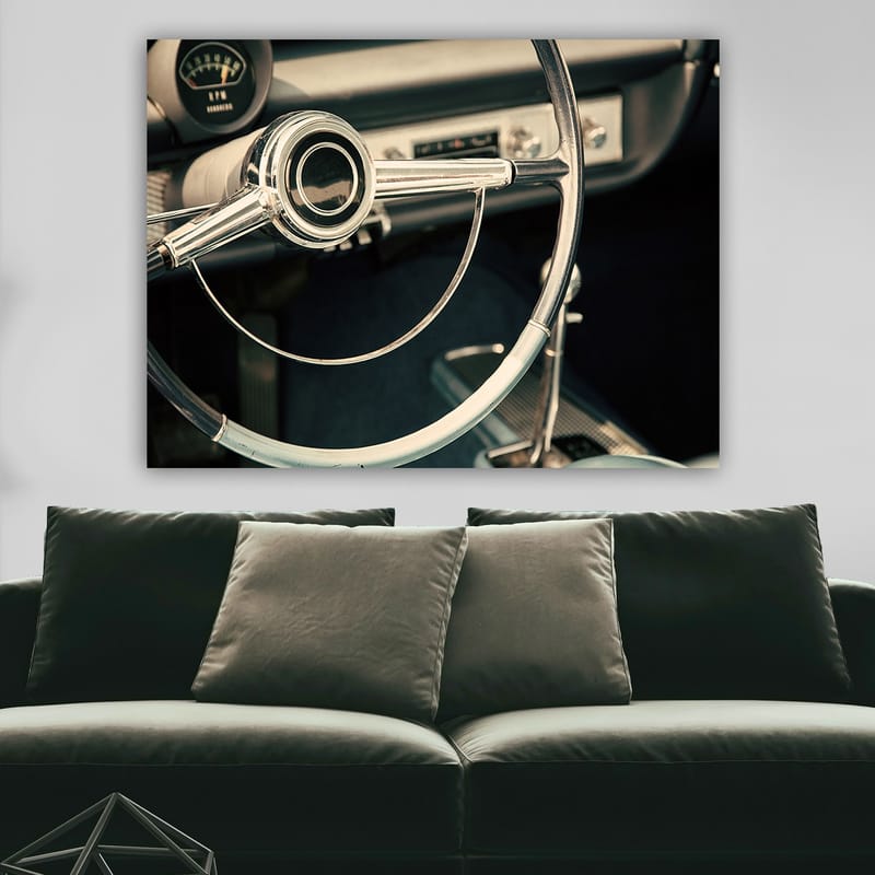 Lærred 70x100 cm - Detaljeret nærbillede af et klassisk bilrat designet med elegante linjer og forkromede overflader - Krom / Hvid / Sort - Boligtilbehør - Billeder & kunst - Billeder på lærred