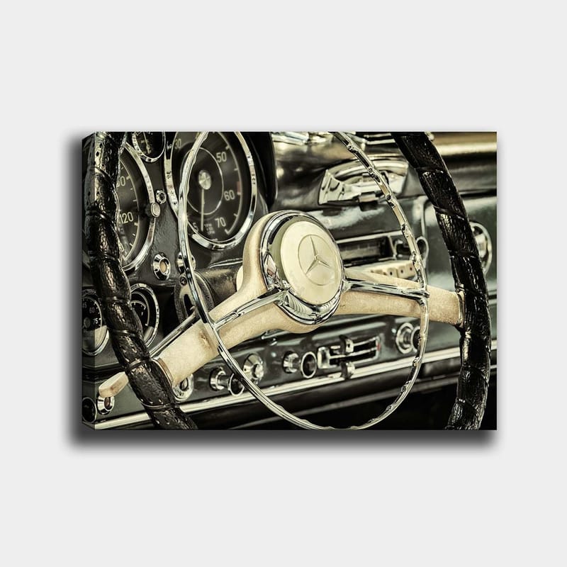 Lærred 70x100 cm - Detaljeret nærbillede af rat og instrumentbræt i en klassisk bil, Sølv / Sort / Beige