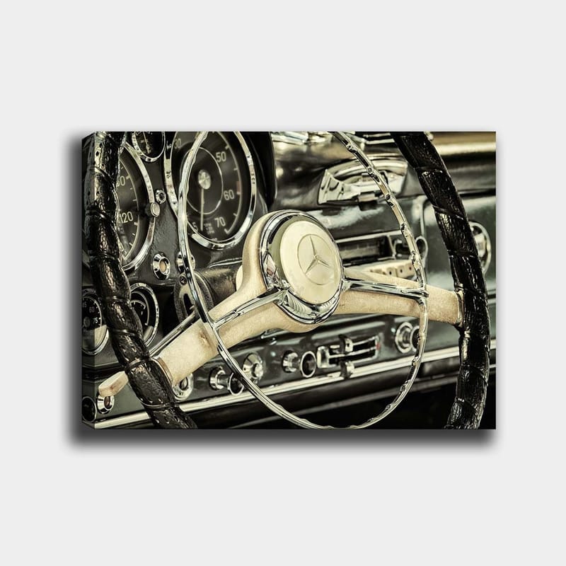 Lærred 70x100 cm - Detaljeret nærbillede af rat og instrumentbræt i en klassisk bil, Sølv / Sort / Beige