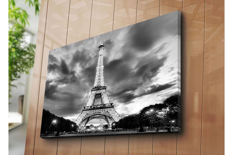 Lærred 70x100 cm - Eiffeltårnet i en dramatisk sort-hvid komposition - Sort / Hvid / Grå - Boligtilbehør - Billeder & kunst - Billeder på lærred