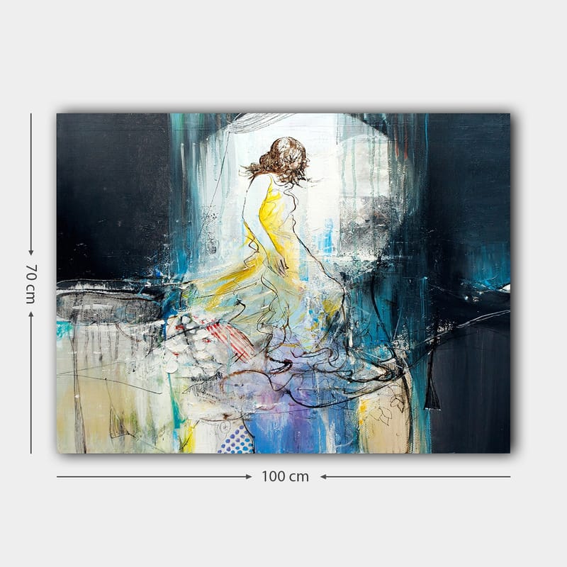 Lærred 70x100 cm - Elegant kvinde i gul kjole dansende med en drømmende baggrund - Gul / Blå / Sort - Boligtilbehør - Billeder & kunst - Billeder på lærred