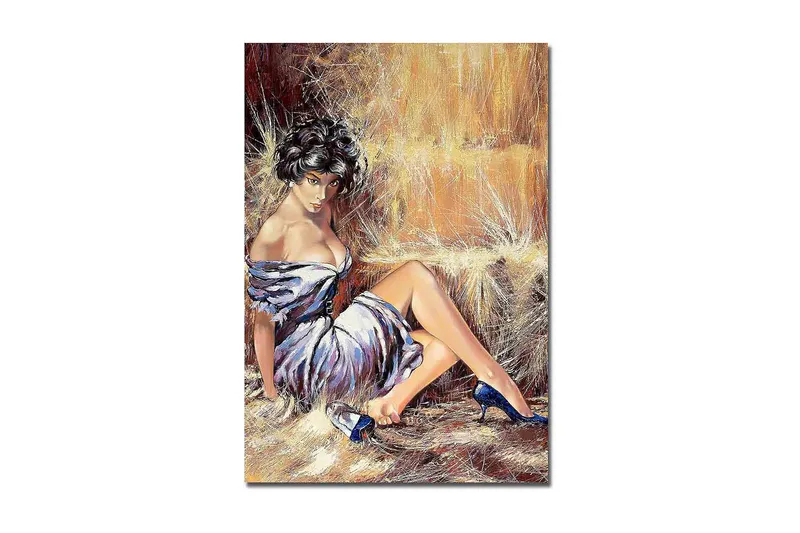 Lærred 70x100 cm - Elegant kvinde i hvid kjole med blå sko siddende afslappet mod en halmballe, Hvid / Blå / Beige