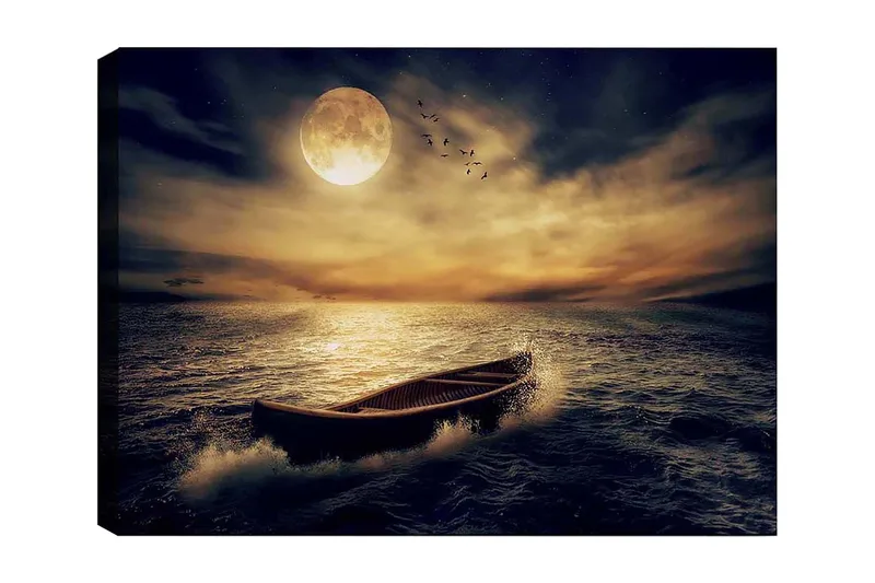 Lærred 70x100 cm - En ensom båd glider hen over en spejlblank sø under en stor, lysende måne, Mørkeblå / Gylden / Grå