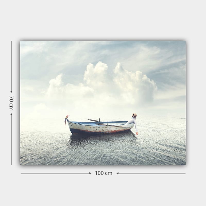 Lærred 70x100 cm - Ensom båd flyder på roligt vand under en lys himmel med skyer - Blå / Hvid / Grå - Boligtilbehør - Billeder & kunst - Billeder på lærred