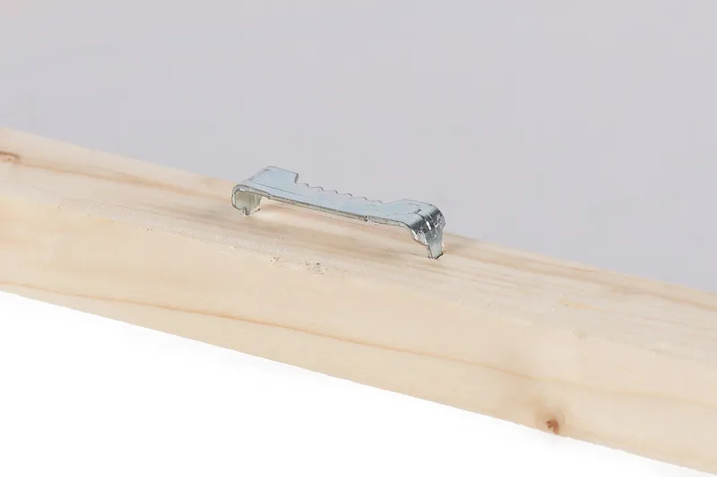 Lærred 70x100 cm - Et blomstrende kirsebærtræ i et idyllisk landskab - Lyserød / Grøn / Brun - Boligtilbehør - Billeder & kunst - Billeder på lærred