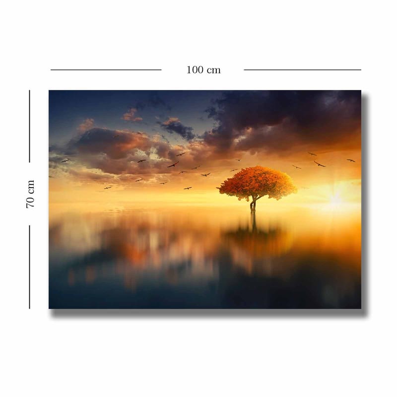 Lærred 70x100 cm - Et ensomt træ med en strålende orange krone i et drømmeagtigt landskab med solnedgang - Orange / Blå / Guld - Boligtilbehør - Billeder & kunst - Billeder på lærred