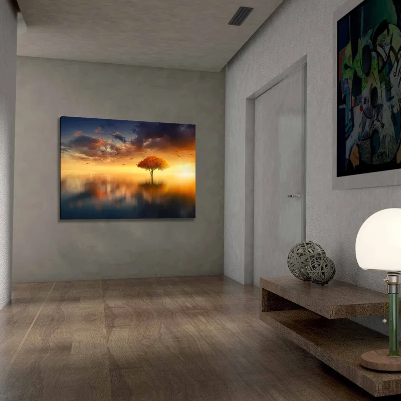 Lærred 70x100 cm - Et ensomt træ med en strålende orange krone i et drømmeagtigt landskab med solnedgang - Orange / Blå / Guld - Boligtilbehør - Billeder & kunst - Billeder på lærred