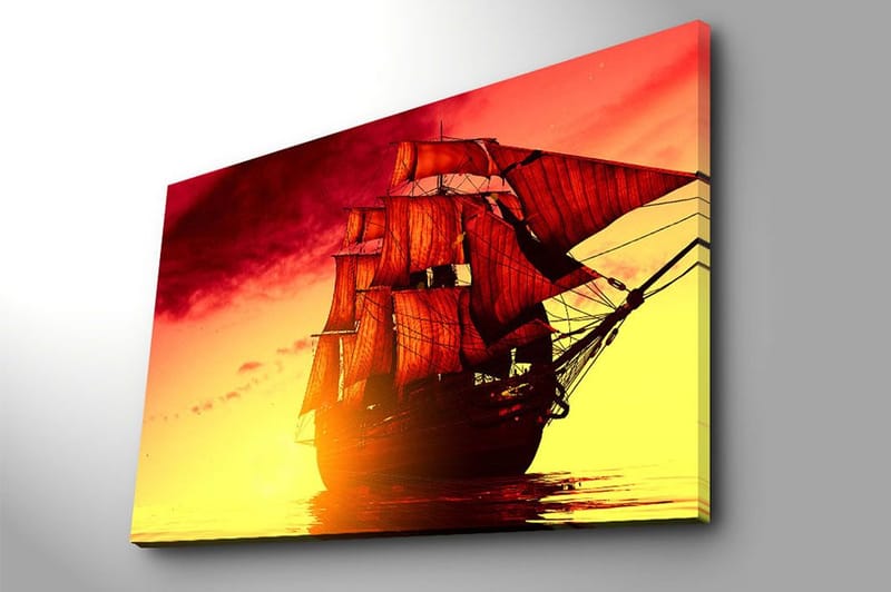 Lærred 70x100 cm - Et majestætisk sejlskib med røde sejl, der navigerer gennem en gylden solnedgang - Rød / Orange / Gul - Boligtilbehør - Billeder & kunst - Billeder på lærred