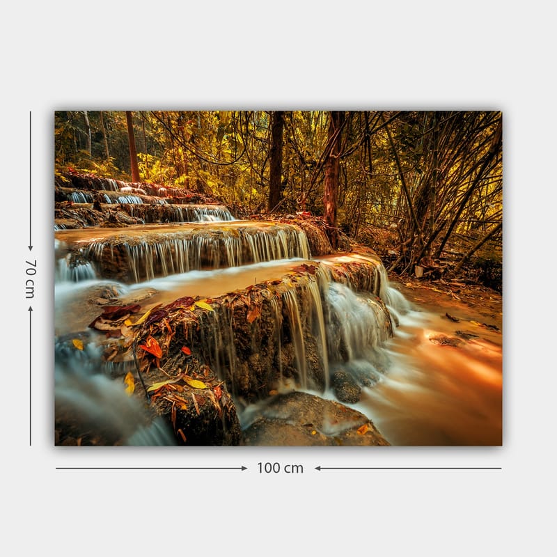 Lærred 70x100 cm - Et smukt vandfald, der løber ned ad flere niveauer i en efterårsfarvet skov - Guld / Brun / Orange - Boligtilbehør - Billeder & kunst - Billeder på lærred