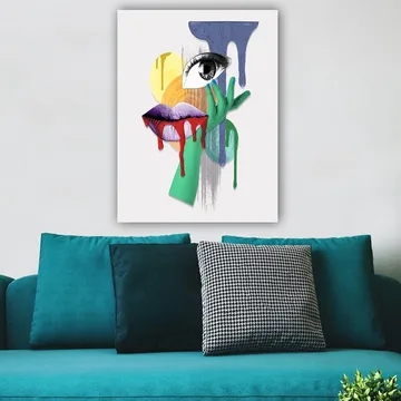 Lærred 70x100 cm - Et surrealistisk portræt med et øje, læber og en hånd i livlige farver - Grøn / Lilla / Rød - Boligtilbehør - Billeder & kunst - Billeder på lærred