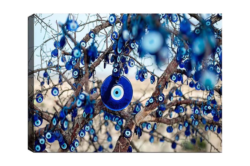 Lærred 70x100 cm - Et træ dekoreret med blå øje-amuletter, der symboliserer beskyttelse og held, Mørkeblå / Lyseblå / Hvid
