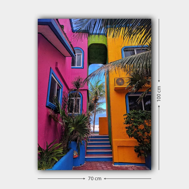 Lærred 70x100 cm - Farverig arkitektur med en trappe, der fører gennem en livlig gyde - Lyserød / Gul / Blå - Boligtilbehør - Billeder & kunst - Billeder på lærred