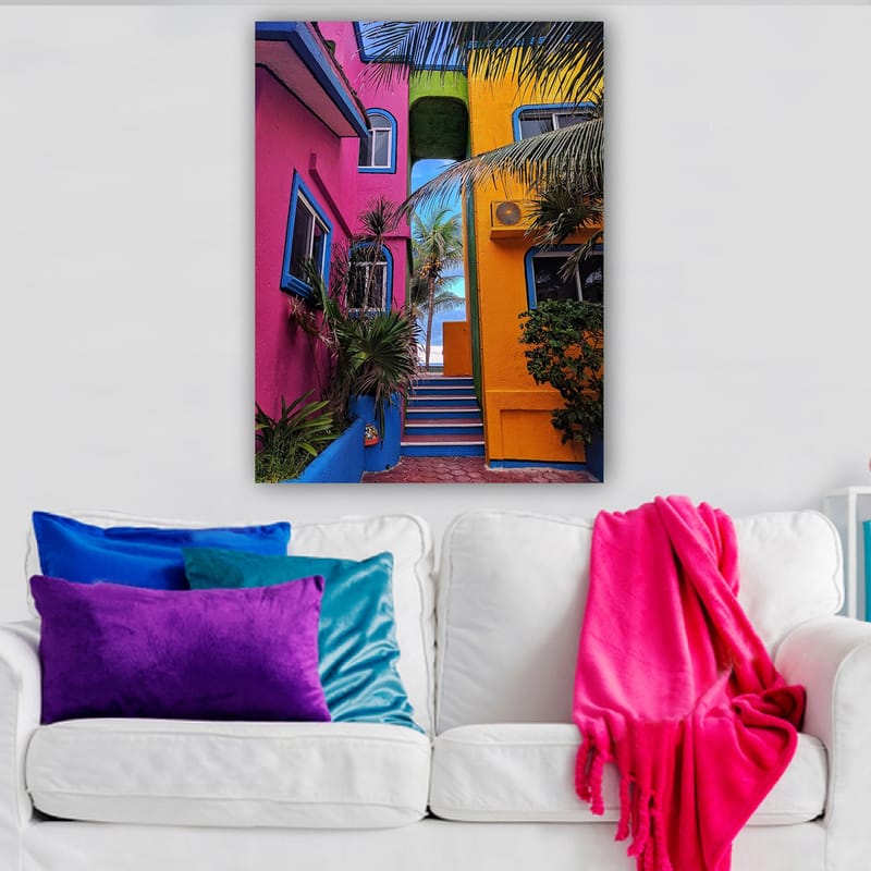 Lærred 70x100 cm - Farverig arkitektur med en trappe, der fører gennem en livlig gyde - Lyserød / Gul / Blå - Boligtilbehør - Billeder & kunst - Billeder på lærred