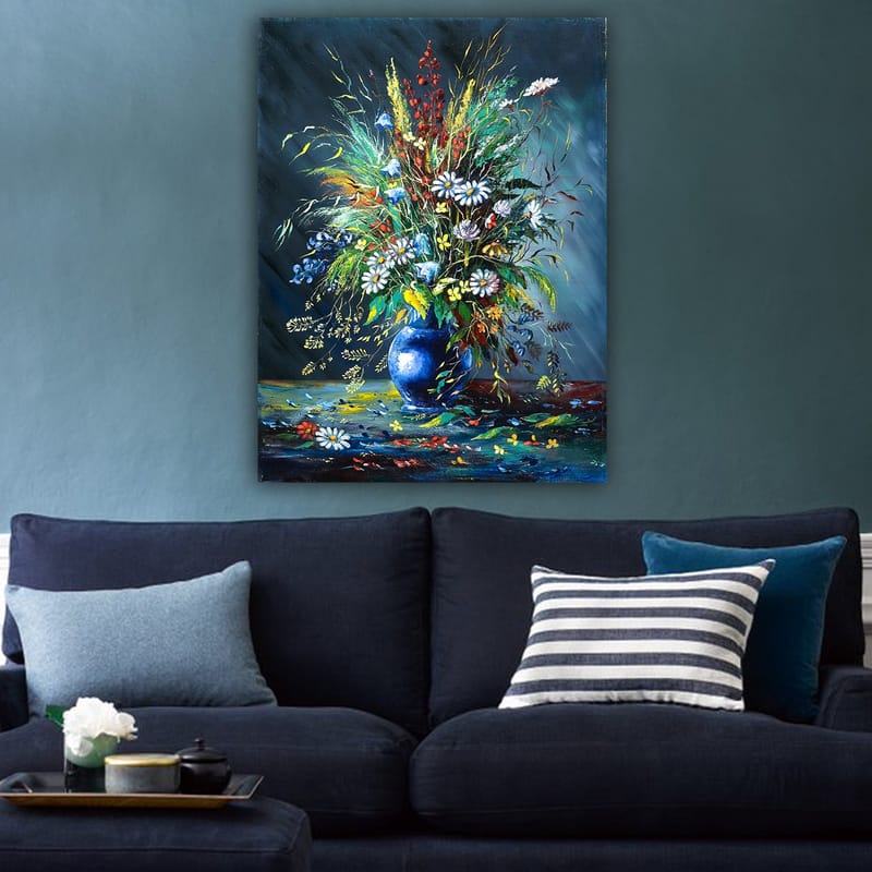 Lærred 70x100 cm - Farverig blomsterbuket i en blå vase - Blå / Grøn / Hvid - Boligtilbehør - Billeder & kunst - Billeder på lærred