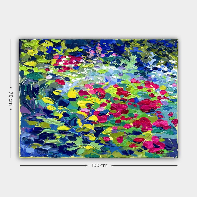 Lærred 70x100 cm - Farverig blomsterhave med røde og lyserøde blomster dominerer motivet - Grøn / Rød / Blå - Boligtilbehør - Billeder & kunst - Billeder på lærred