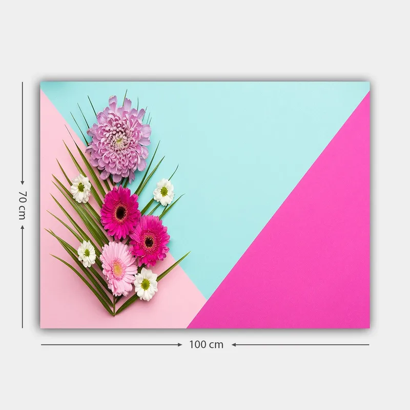 Lærred 70x100 cm - Farverig blomsterkomposition mod en geometrisk baggrund i pastelfarver - Lyserød / Lyseblå / Grøn - Boligtilbehør - Billeder & kunst - Billeder på lærred